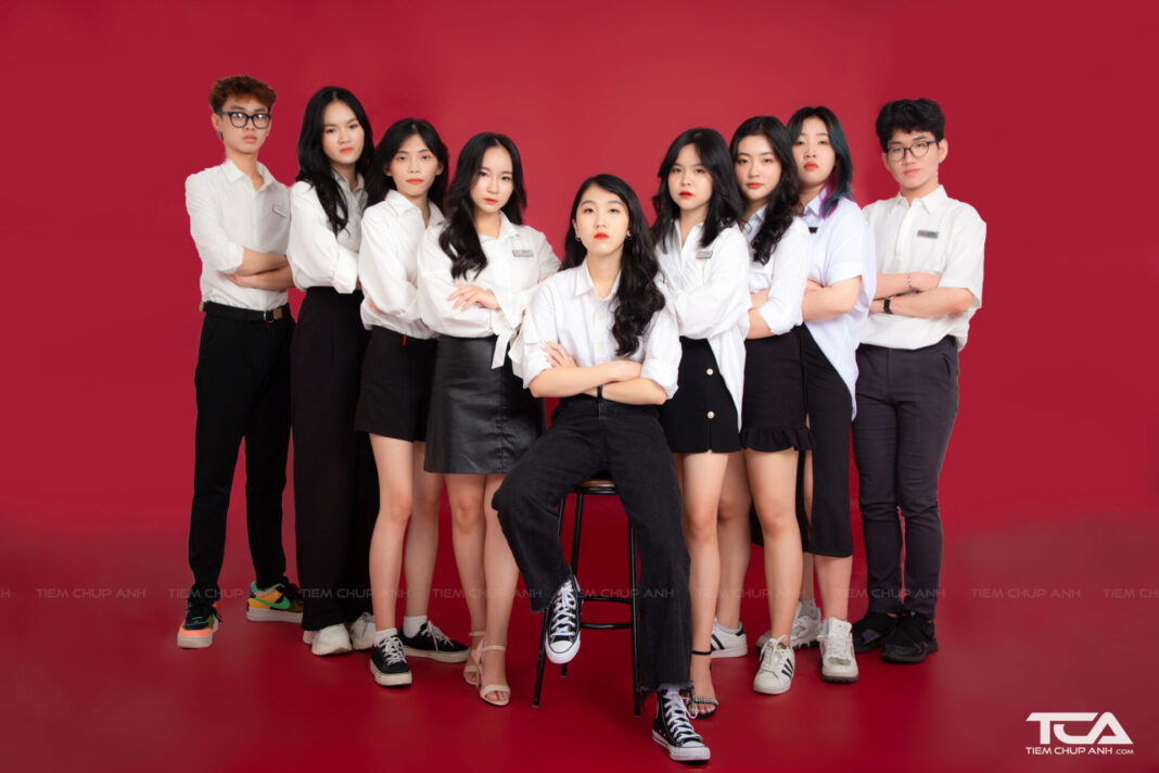 chụp ảnh 7 người